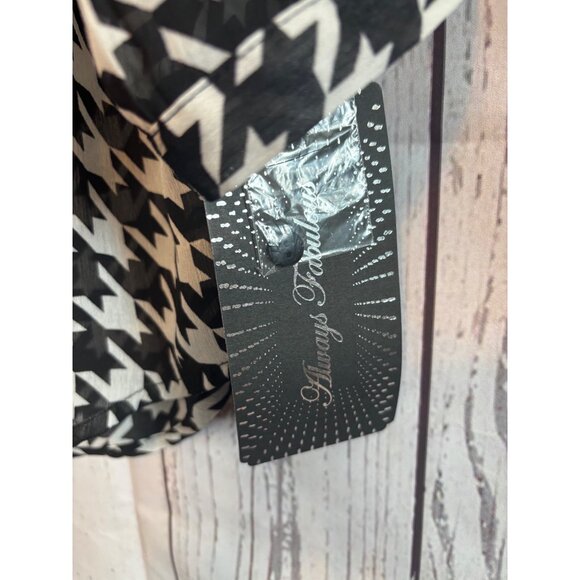 Almost NWT Famous Stunning Black & White Sheer Slipover Top Blouse Size XL - Picture 10 of 10
